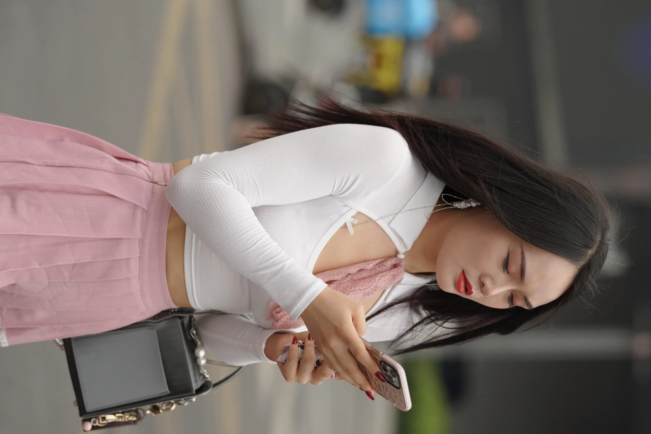 魔镜街拍 NO.161 街拍白丝吊带袜美女 [109P]插图6